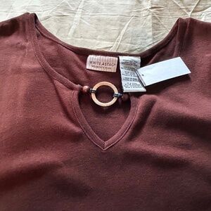 T-SHIRT, REMOVABLE WOOD ACCENT, CAFFEINE BROWN, SIZE 22W/24W, SCOOP WITH VEE